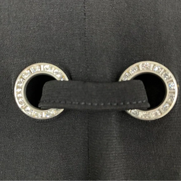 Cable & Gauge size Medium Women’s Black 3/4 Sleeve V-neck Blouse Top NWT - Picture 2 of 8